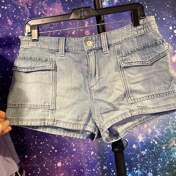 LS-133 NWT H&M Denim Short Shorts Size 6 - Picture 1 of 3